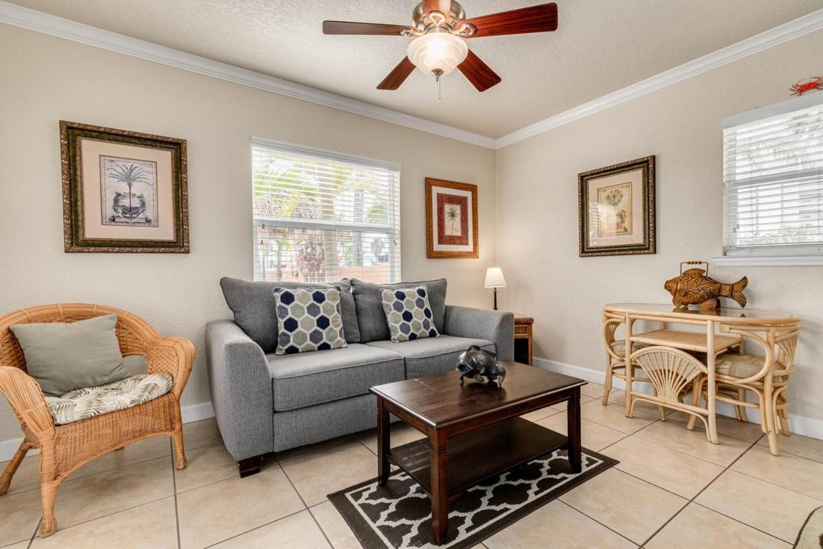 Walkable To Restaurants And Steps To The Beach! - Coconut Villa'S Suite 10 St. Pete Beach Exterior foto
