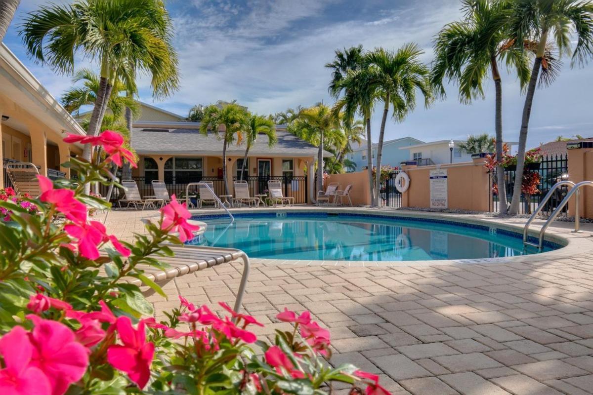 Walkable To Restaurants And Steps To The Beach! - Coconut Villa'S Suite 10 St. Pete Beach Exterior foto